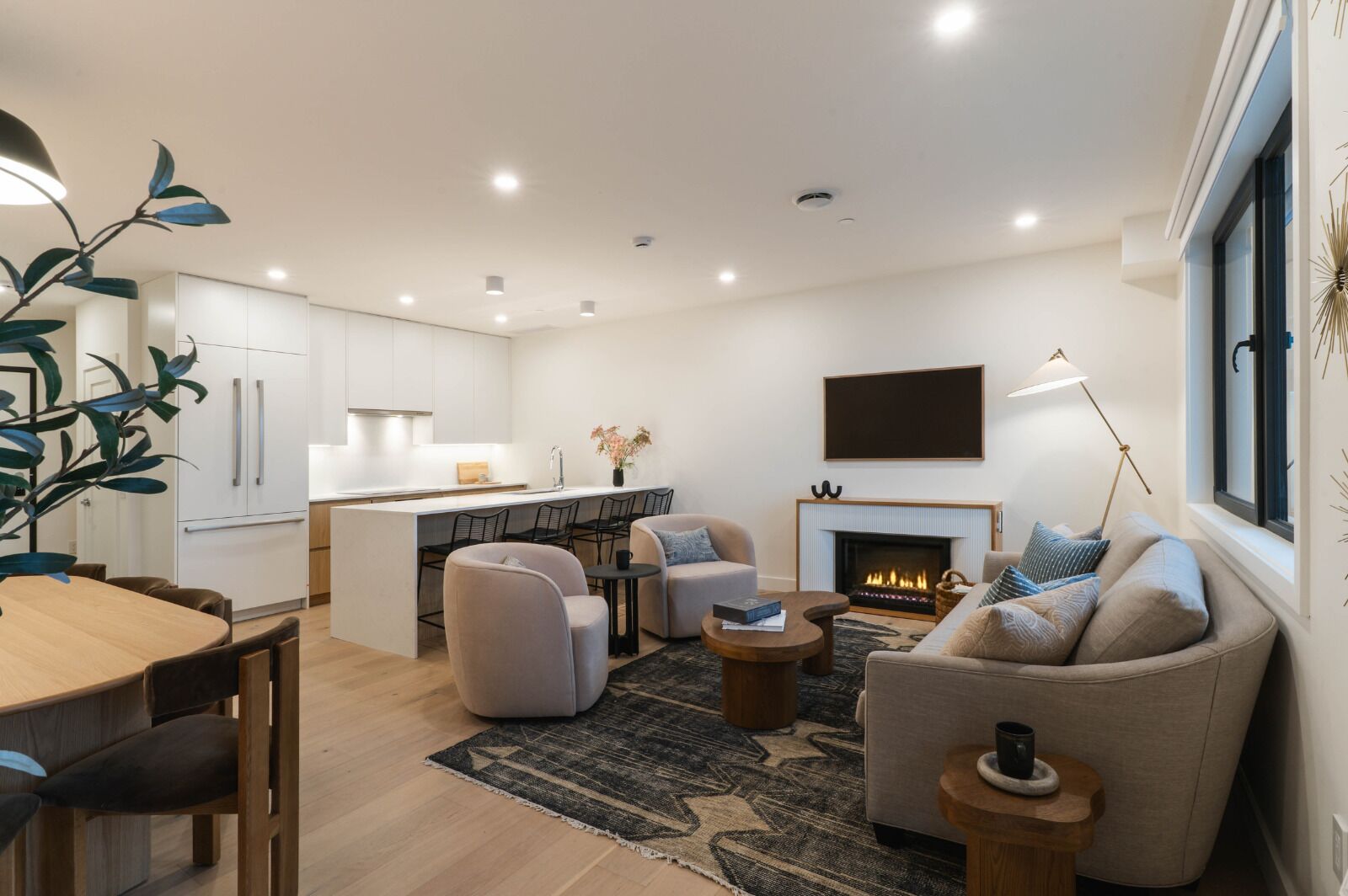 Panoramic Condo, Mountain View | Living area