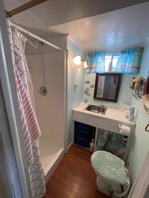 Toallas, jabón, papel de baño