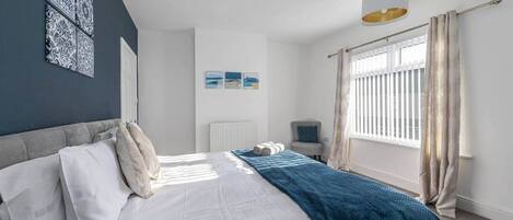 2 bedrooms, iron/ironing board, WiFi (free), bed sheets