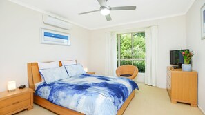 3 bedrooms, iron/ironing board, bed sheets, wheelchair access - 2 Marto Court, Normanville (Normanville)