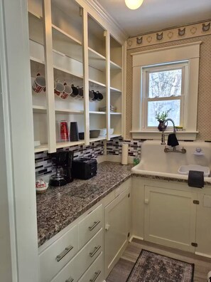 Fridge, microwave, oven, stovetop - Hilltop in Rumford, Spacious and Spotless.
Pet friendly (Rumford)