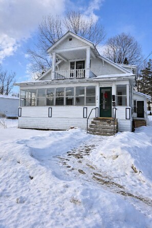 Exterior - Hilltop in Rumford, Spacious and Spotless.
Pet friendly (Rumford)
