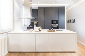 Fridge, microwave, oven, dishwasher - Columela II - Two Bedroom Apartment, Sleeps 4 (Madrid)