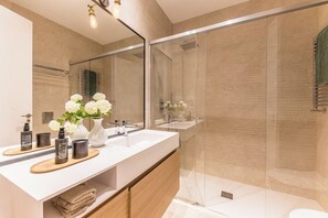 Hair dryer, towels - Columela II - Two Bedroom Apartment, Sleeps 4 (Madrid)