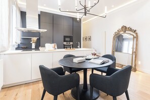 Dining - Columela II - Two Bedroom Apartment, Sleeps 4 (Madrid)