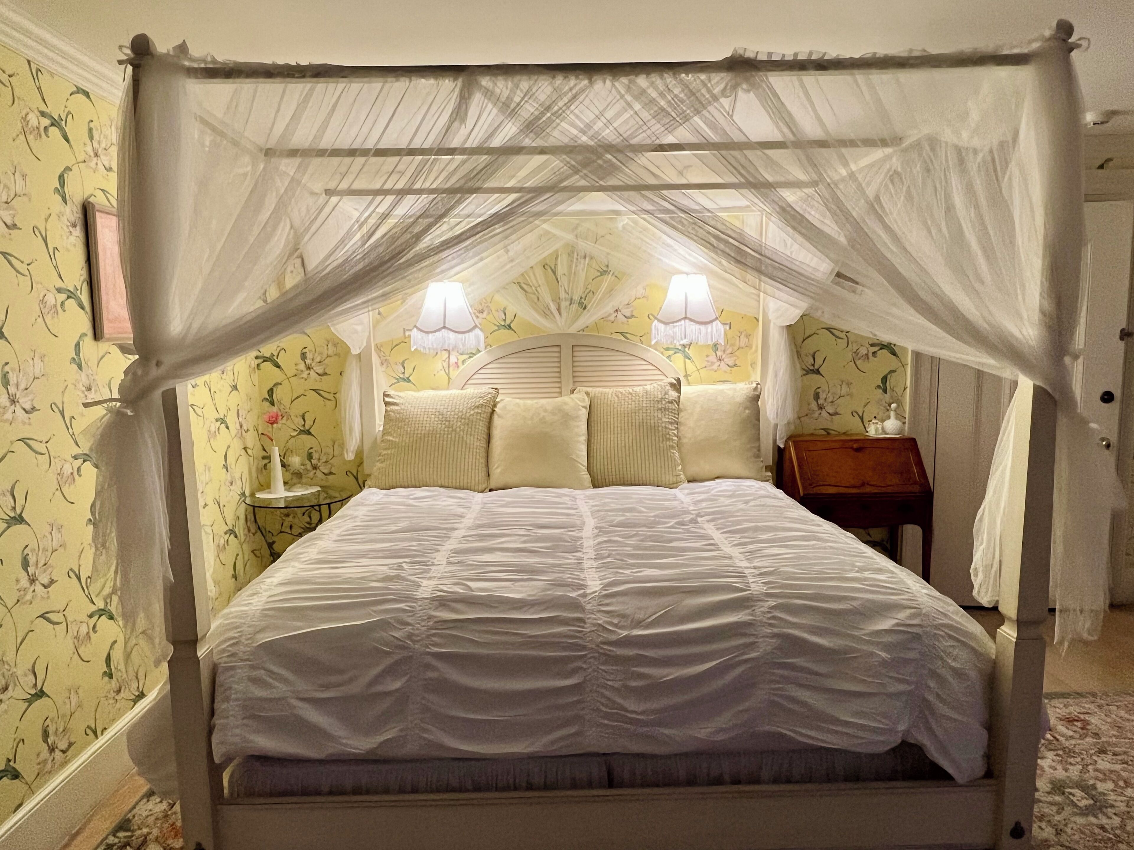 Decoración individual, mobiliario individual, wifi gratis y ropa de cama