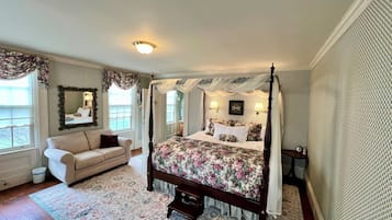 Deluxe Double Room, Partial Lake View