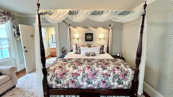 Deluxe Double Room, Partial Lake View | Individually decorated, individually furnished, free WiFi, bed sheets