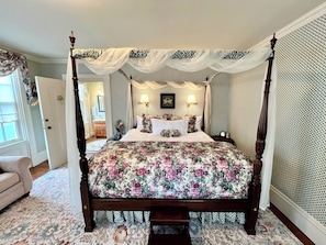 Deluxe Double Room, Partial Lake View | Individually decorated, individually furnished, free WiFi, bed sheets