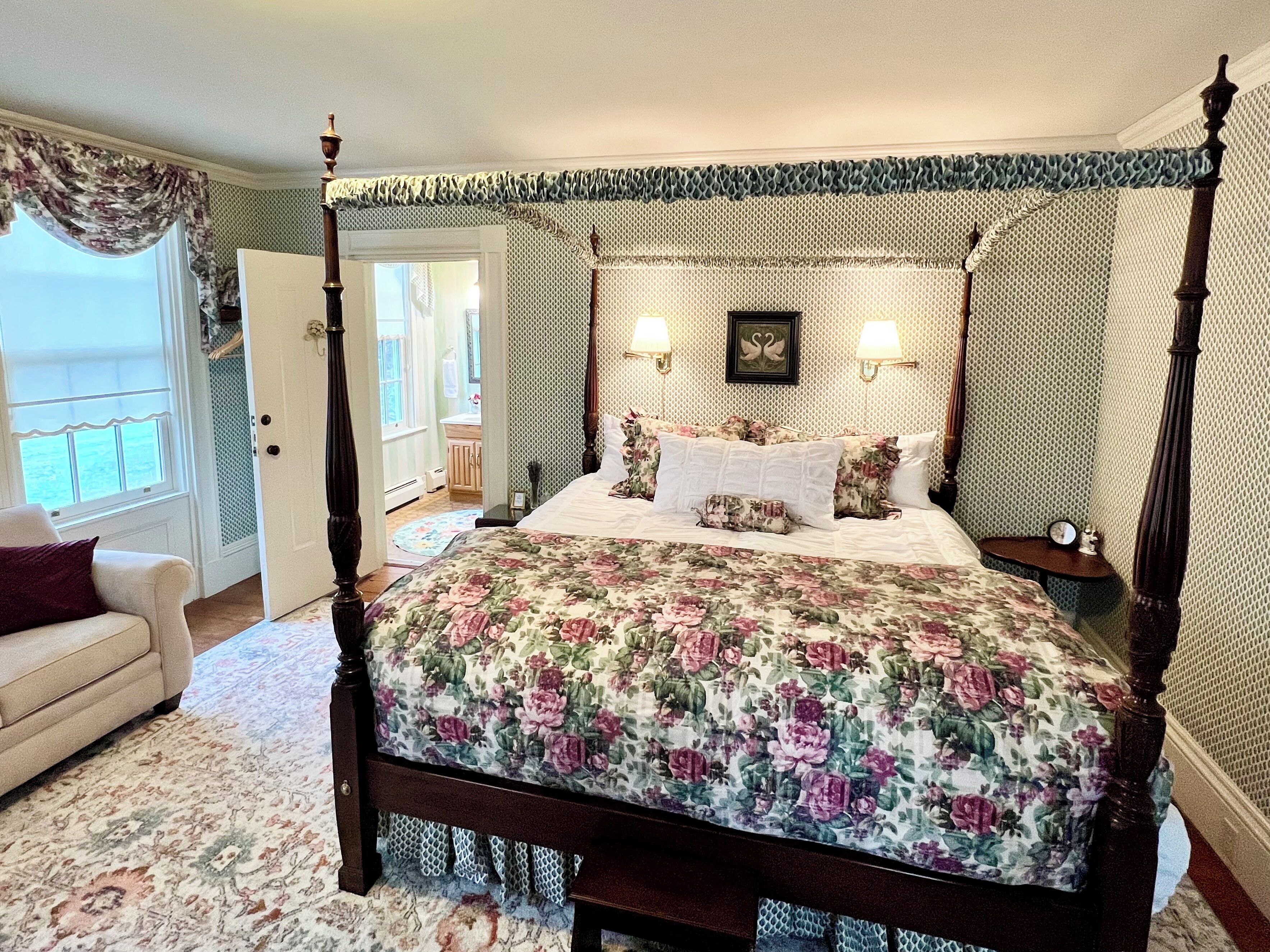 Deluxe Double Room, Partial Lake View