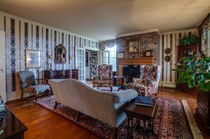 Unclassified image, 5 of 25, button - The Oak & Anchor Inn (Penn Yan)