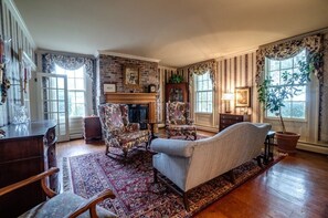 Unclassified image, 2 of 25, button - The Oak & Anchor Inn (Penn Yan)