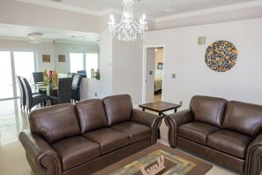 Interior - Spacious Tampa Home  Central Location Sleeps 6 (Tampa)