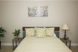4 bedrooms, iron/ironing board, WiFi, bed sheets - Spacious Tampa Home  Central Location Sleeps 6 (Tampa)