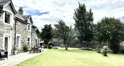 InEdra Farmhouse - Pitlochry with wood fired HotTub by edradour1725
