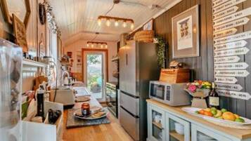 Fridge, oven, stovetop, toaster