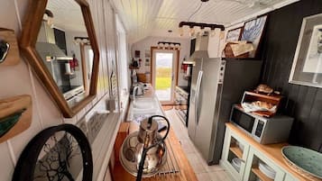 Fridge, oven, stovetop, toaster