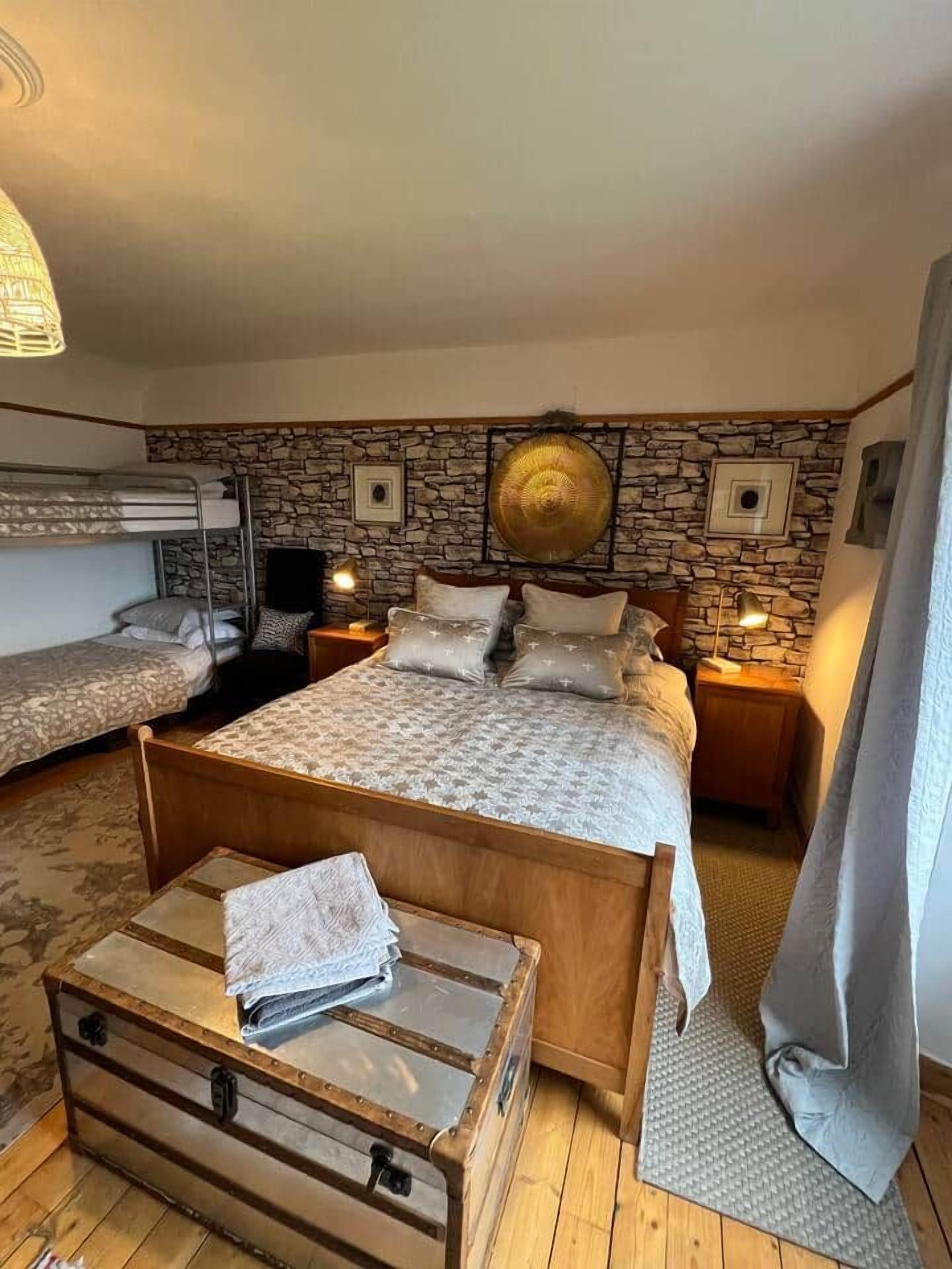 4 chambres, fer et planche à repasser, Wi-Fi, literie fournie