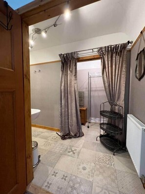 Douche, savon, papier toilette