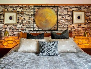 4 bedrooms, iron/ironing board, WiFi, bed sheets - InEdra Farmhouse- Pitlochry with wood fired HotTub (Pitlochry)