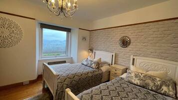 4 Schlafzimmer, Bügeleisen/Bügelbrett, WLAN, Bettwäsche