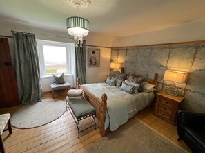 4 makuuhuonetta, silitysrauta/-lauta, Wi-Fi, vuodevaatteet