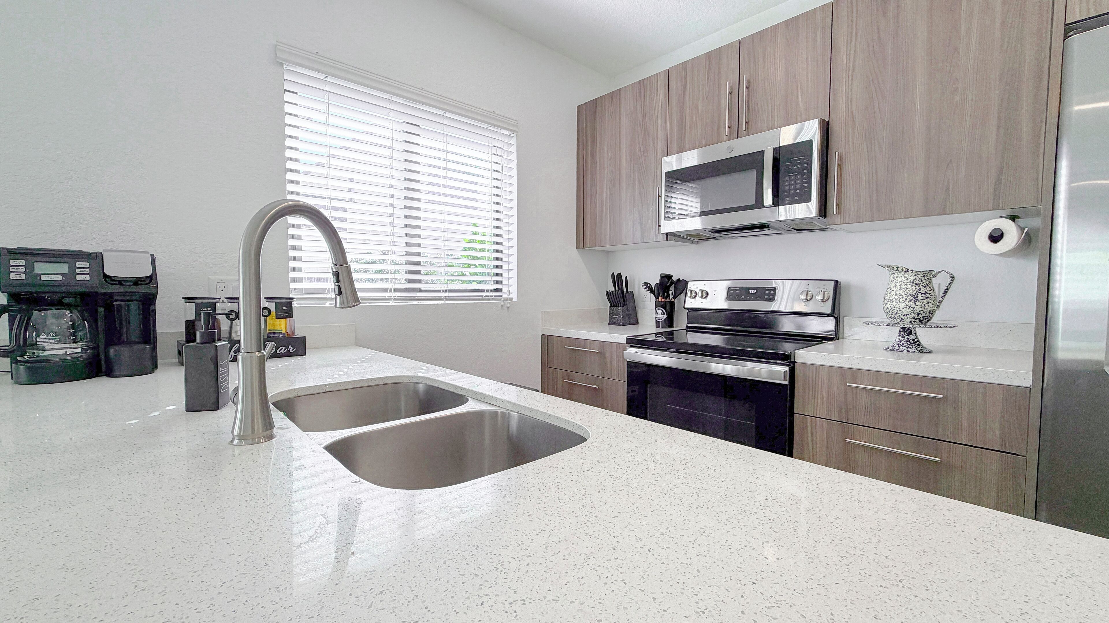 冰箱、微波炉、烤箱、炉灶