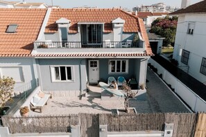 Front of property - Surfbase Lisbon (Almada)
