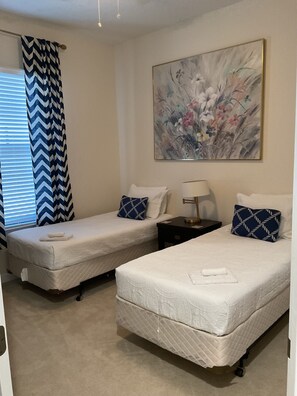3 chambres, fer et planche à repasser, Wi-Fi, draps fournis