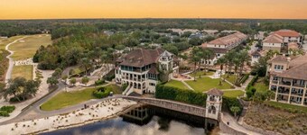 Perfect Palencia getaway for families with 9 near by parks and walking trails.