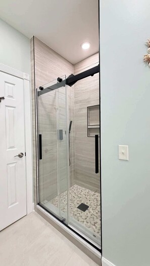 Shower, hair dryer - Fabulous first floor two bedroom Golf View condo (Myrtle Beach)
