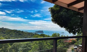 Property grounds - Casa Blue Wind • Private Home with Pool & A/C near Manuel Antonio Beaches (Quepos)