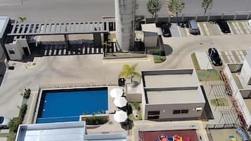 Apartamento luxo, vista parcial para o lago | Fachada