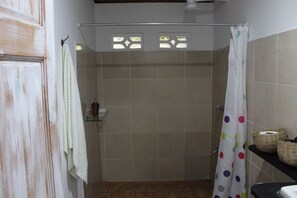 Hair dryer, towels, soap, toilet paper - Brisas del caribe house 4 (Limón)