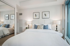 Standard Suite, 1 Queen Bed with Sofa bed, Non Smoking, Kitchen | Blackout curtains, iron/ironing board, free WiFi - York St Executive Suites (Toronto)