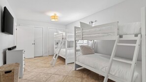 House (4 Bedrooms) - Sandy Pelican by Avantstay Exclusive Beach Access + Private Pool + Firepit + Balcony Sunset Views (Panama City Beach)