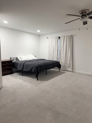 4 chambres, fer et planche à repasser, Wi-Fi, draps fournis