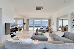Books - Sea Side Penthouse (kralendijk)