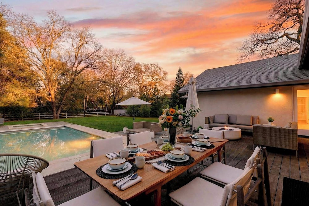 Casa Sonoma by Avantstay Private Pool + Hot Tub + Theater Minutes to Sonoma Plaza + Top Wineries - Suttonfield Lake, CA