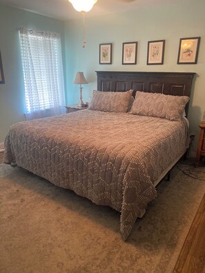 3 bedrooms, iron/ironing board, WiFi, bed sheets - Peaceful and Cozy 3 Bedroom house on the water in Bay St Louis! Sleeps 6. (Bay St. Louis)