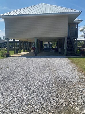 Exterior - Peaceful and Cozy 3 Bedroom house on the water in Bay St Louis! Sleeps 6. (Bay St. Louis)