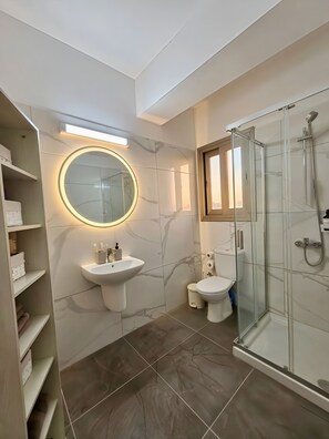 Shower, towels, soap, shampoo - Maison Lazarus - Serene SeaView Luxe Apt Close to Larnaca & Ayia Napa (Pyla)