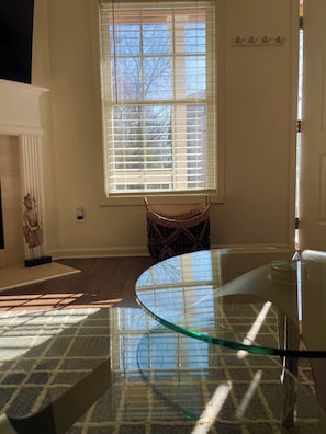 A room with a glass table, a statue, a wicker basket, and a window with blinds. - 5 min Walk to GWCC, Mercedes-Benz, World Cup! (Atlanta)