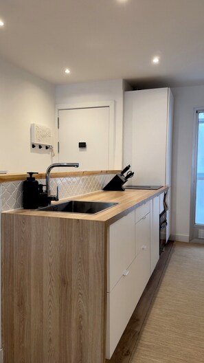 Fridge, microwave, oven, stovetop - Central Alicante Apart | Walk to the Beach (Alicante (Alacant))