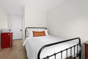 Deluxe Studio, 1 Queen Bed, Patio - KC's Corner Motel (East Springfield)