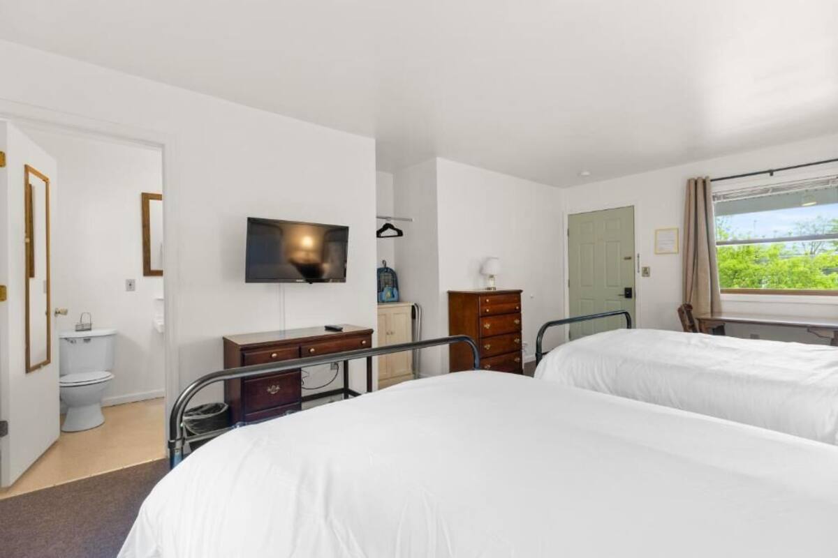 Standard Double Room, 2 Queen Beds, Patio