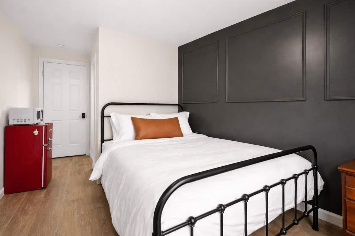 Comfort Studio, 1 Queen Bed, Patio