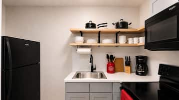 Standard Double Room, 2 Queen Beds, Kitchen | Private kitchen