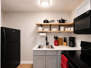 Private kitchen - KC's Corner Motel (East Springfield)