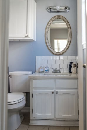Bathroom - Lake Conroe Getaway: Modern Condo in April Sound (Montgomery)